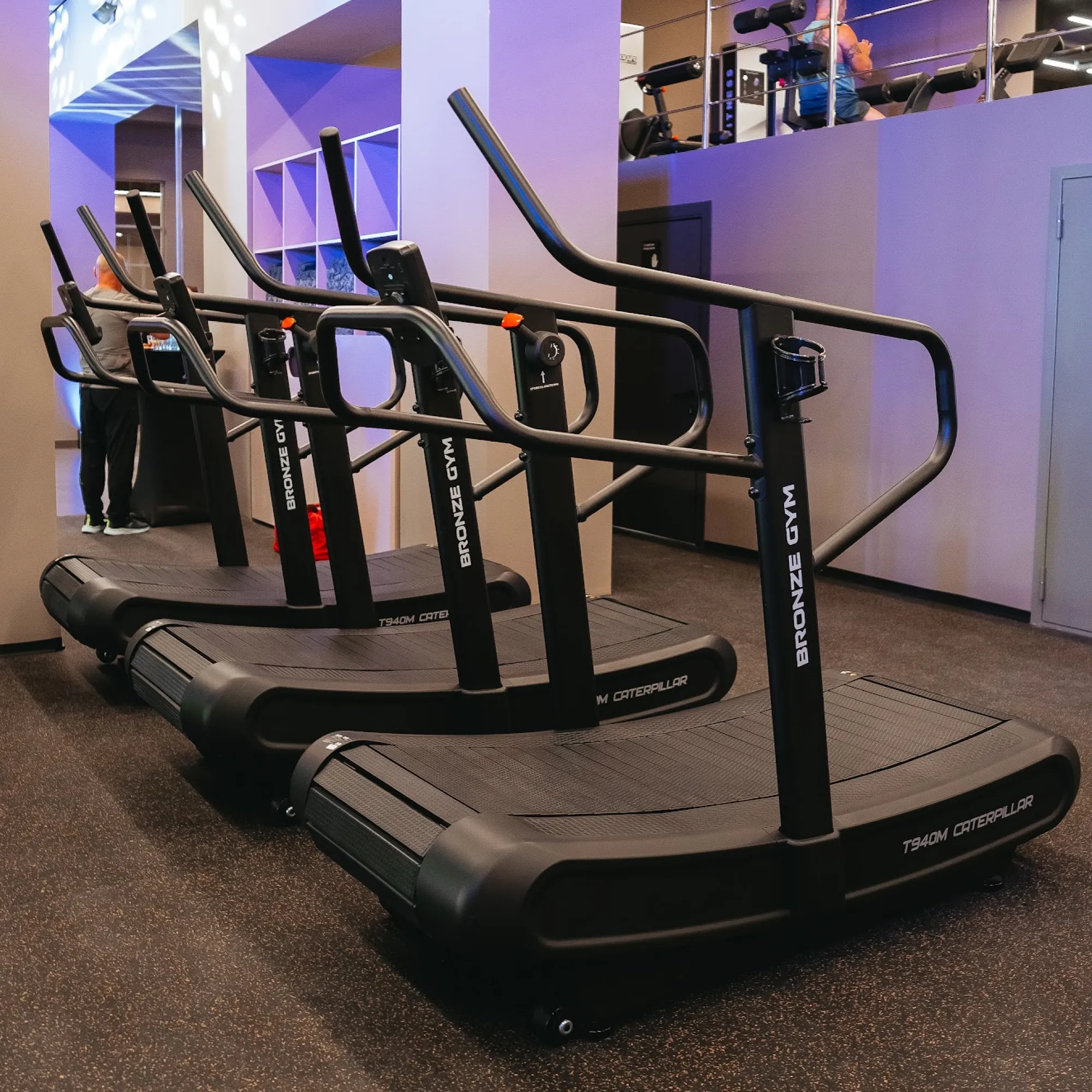 Беговая дорожка инерционная BRONZE GYM T940M CATERPILLAR (new)