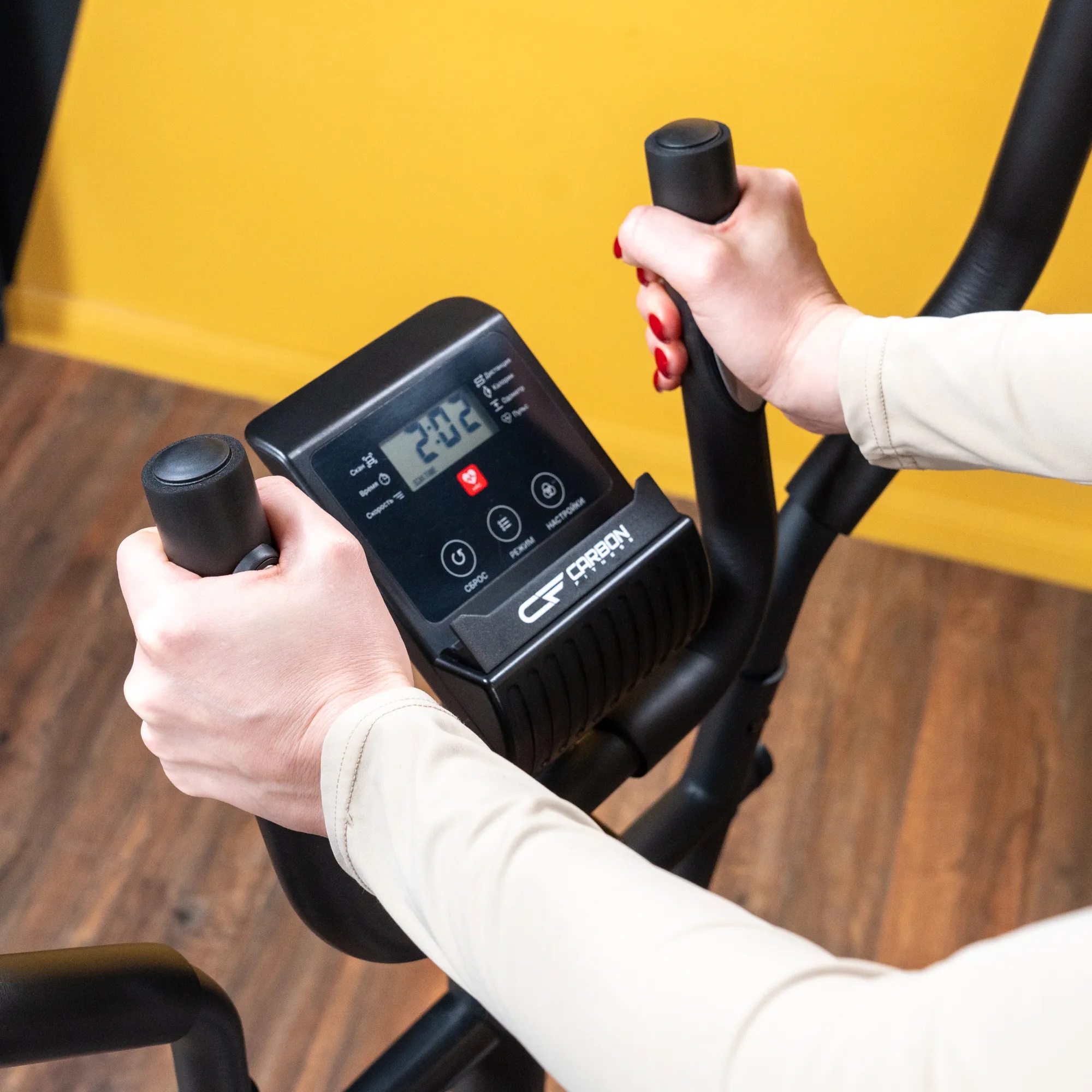 Эллиптический тренажер CARBON FITNESS E40
