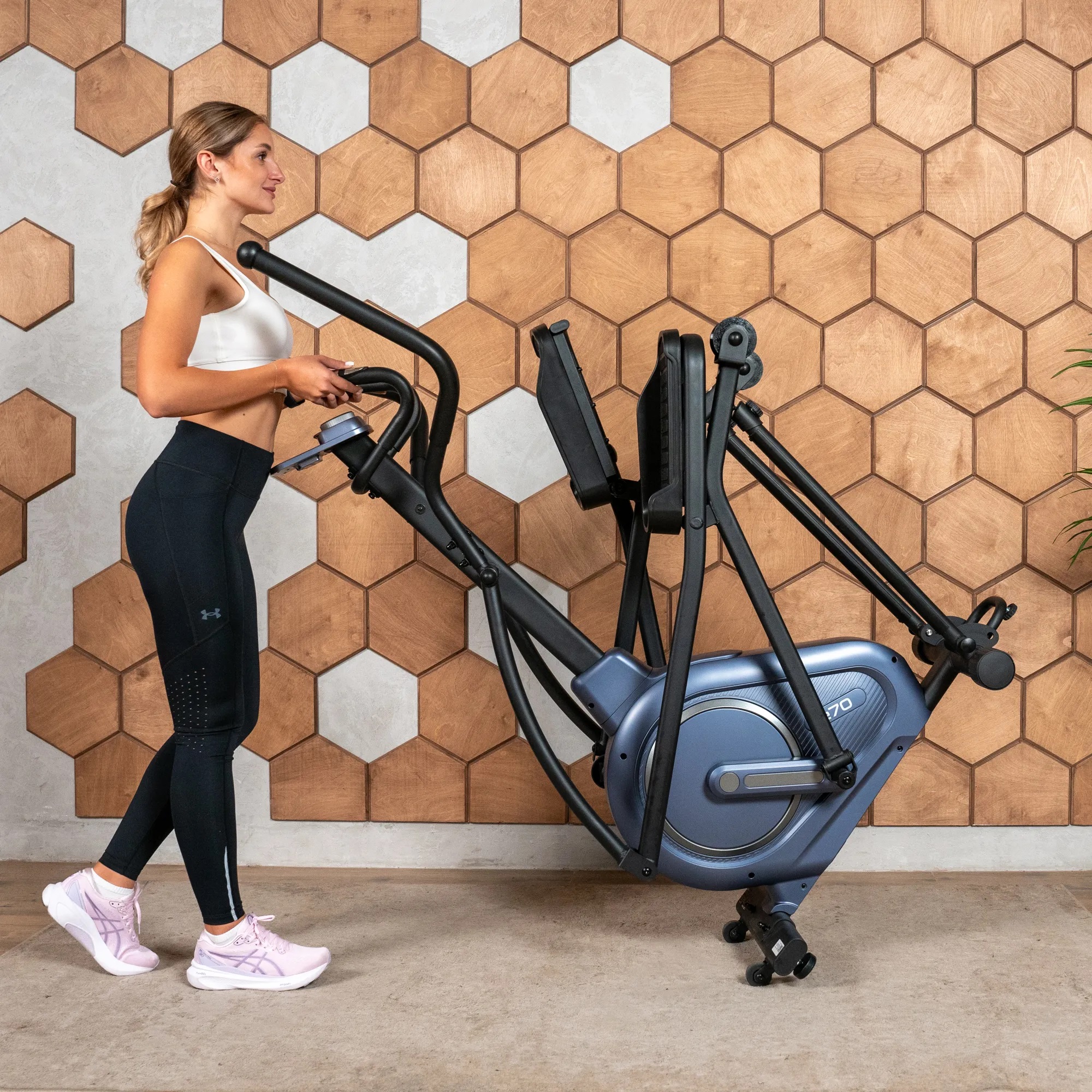 Эллиптический тренажер CARBON FITNESS E70