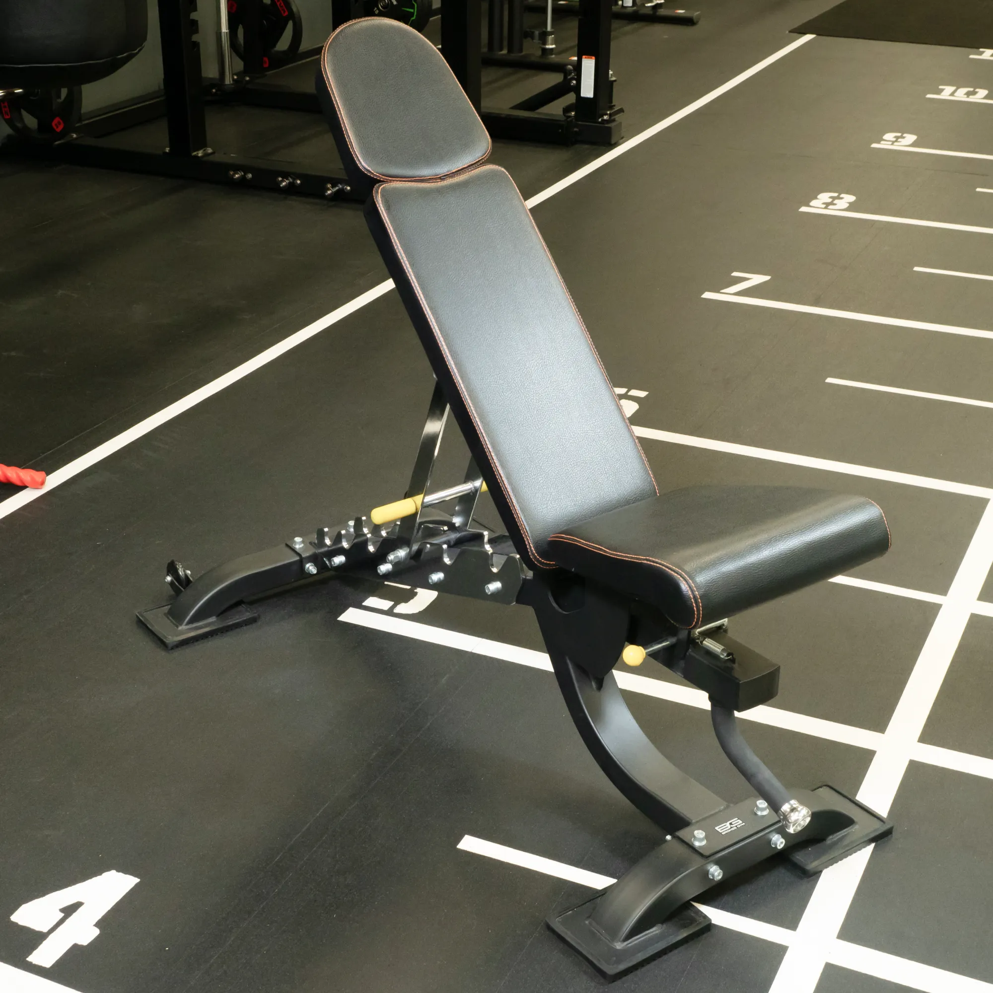 Универсальная регулируемая скамья BRONZE GYM BR-1008