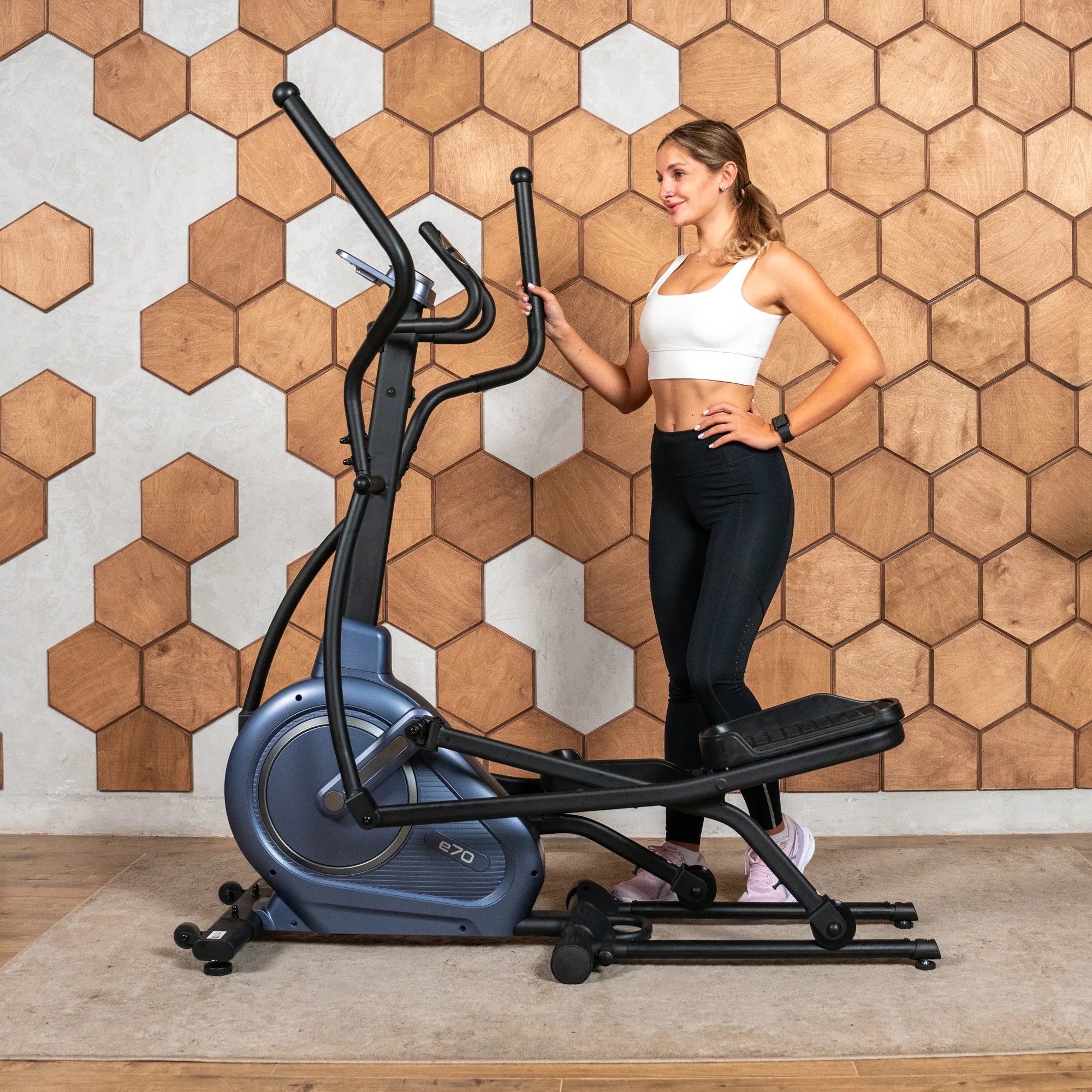 Эллиптический тренажер CARBON FITNESS E70